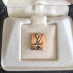 Louis Vuitton Employee 5 year Pendant W/Sapphire